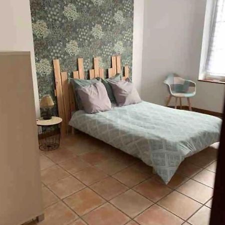 Appartement Avec Terrasse Gien Kültér fotó