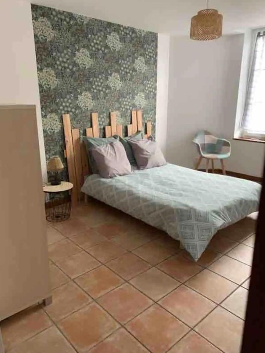Appartement Avec Terrasse Gien Kültér fotó